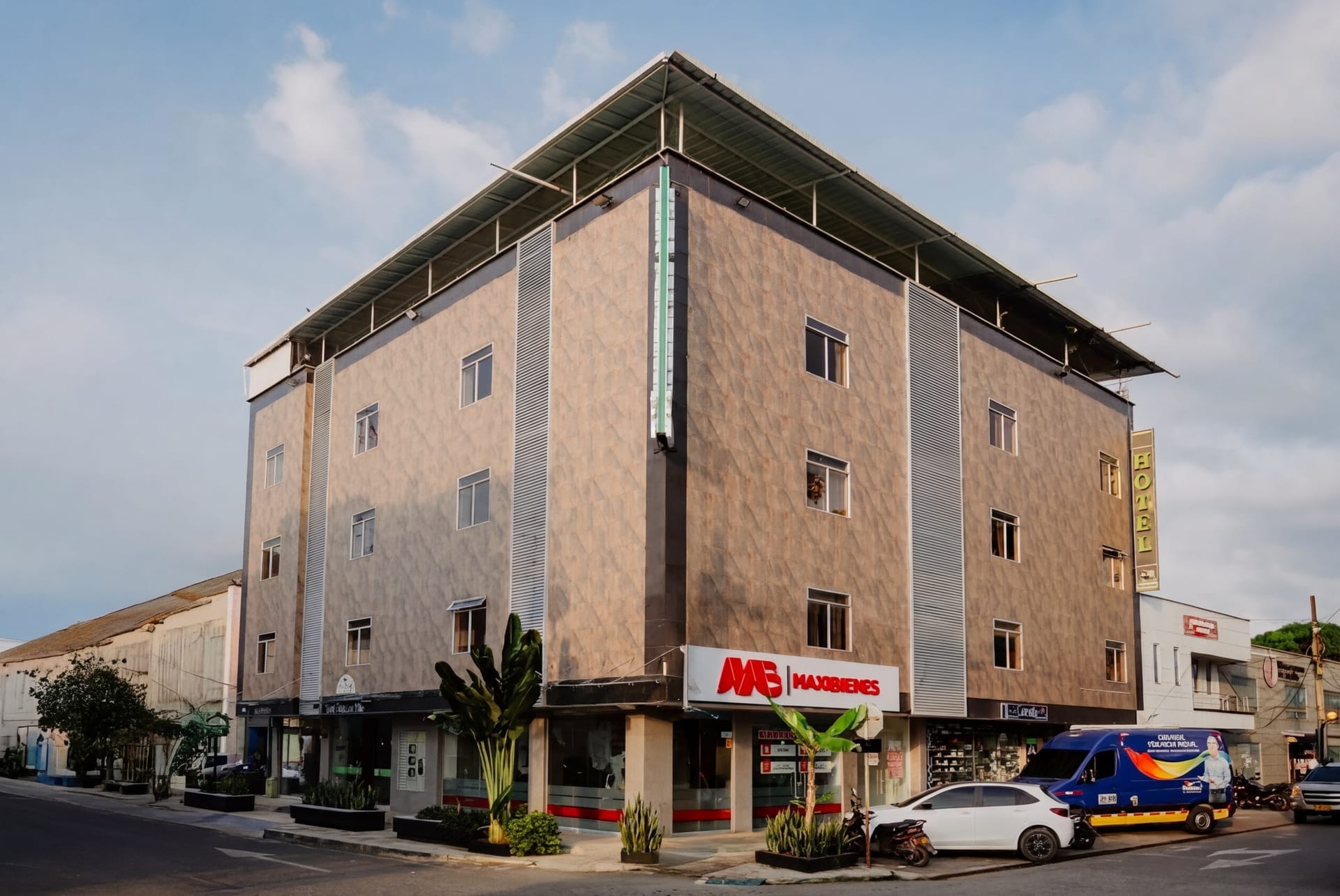 Hotel Plaza — Exterior